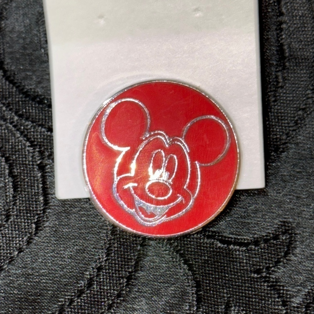 Disney Red Mickey MouseDisbey trading Pin